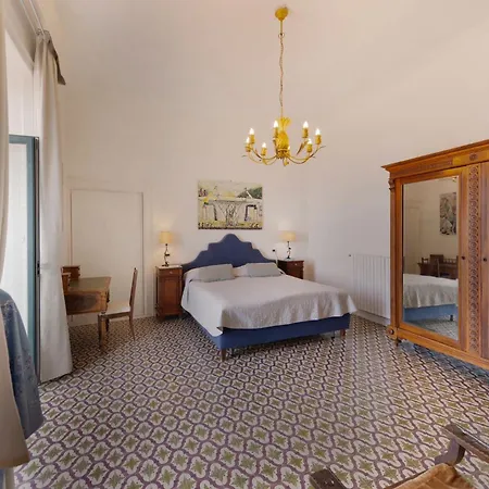 Mundis Relais Bed & Breakfast 3*